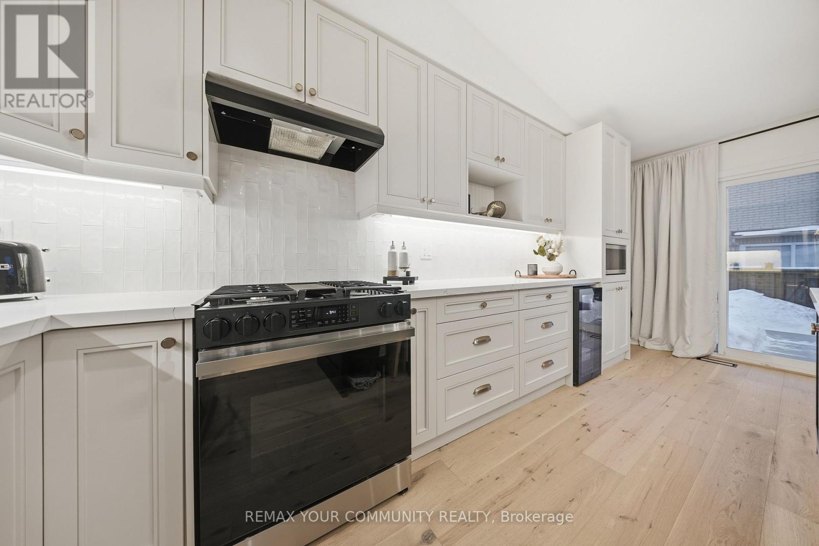 34 Kalmar Crescent, Richmond Hill, Ontario  L4E 3Z3 - Photo 8 - N12790358