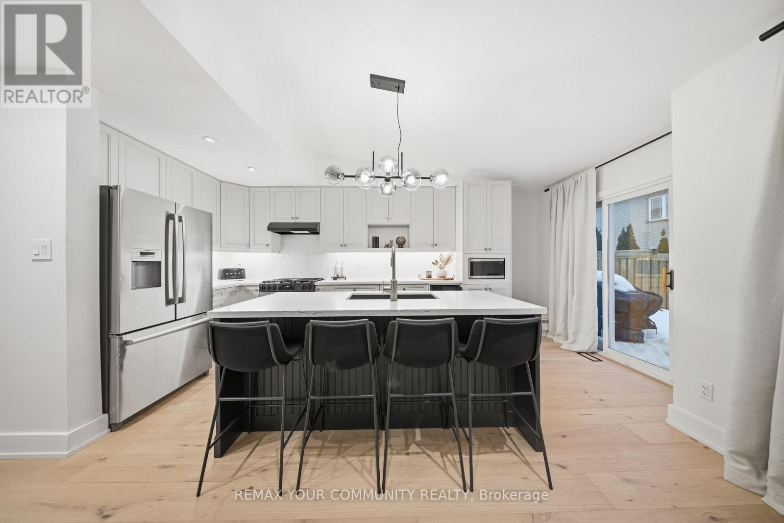 34 Kalmar Crescent, Richmond Hill, Ontario  L4E 3Z3 - Photo 6 - N12790358