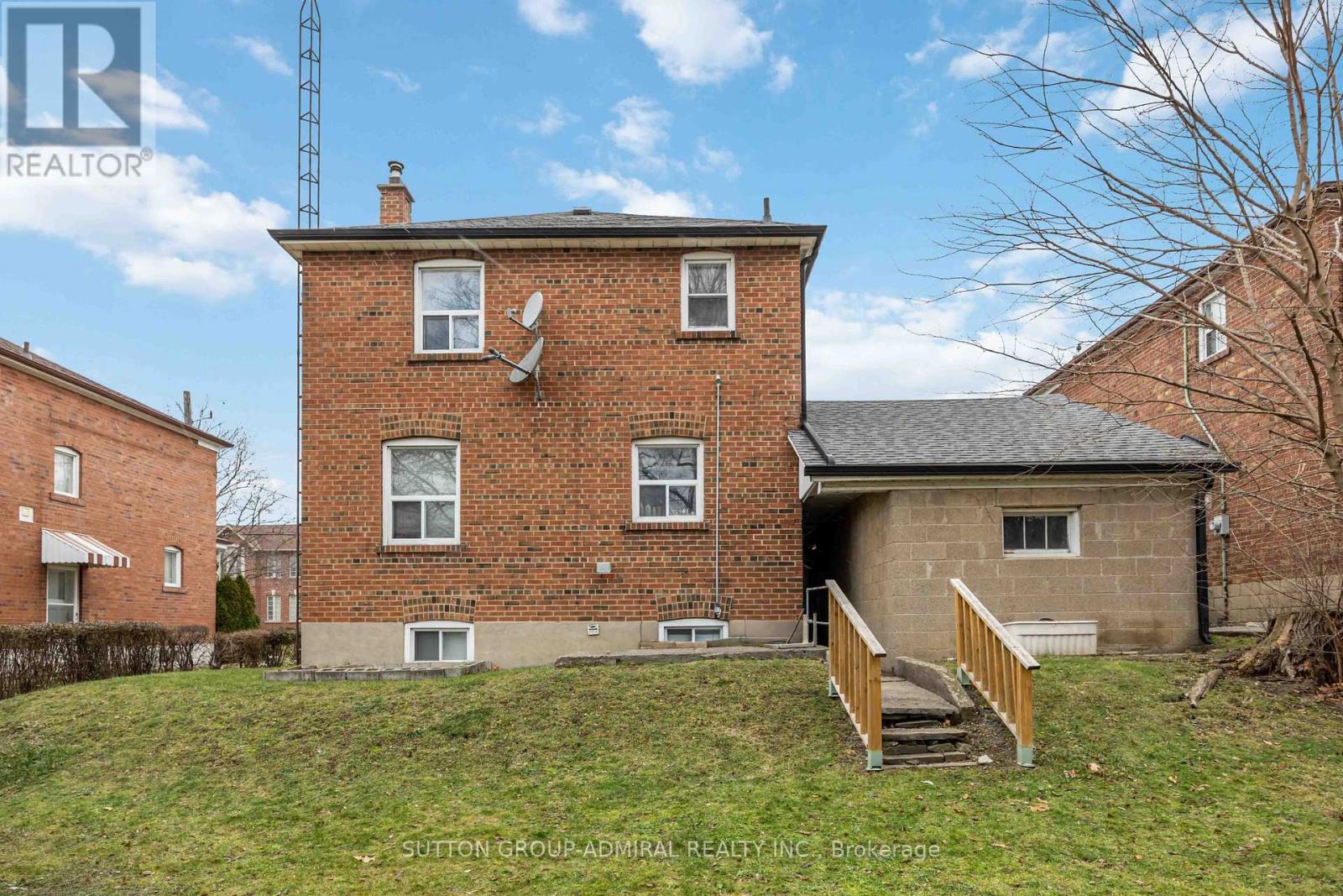 31 Dell Park Avenue, Toronto, Ontario  M6B 2T5 - Photo 4 - C12790366