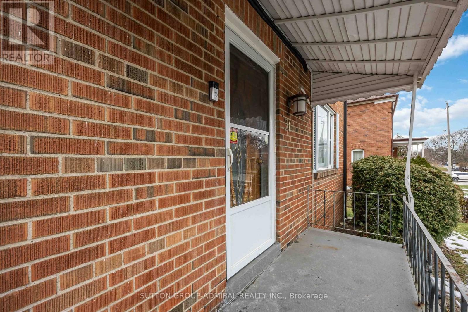 31 Dell Park Avenue, Toronto, Ontario  M6B 2T5 - Photo 7 - C12790366