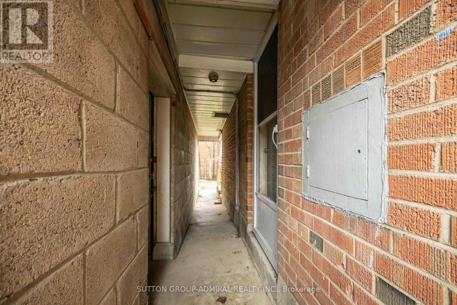 31 Dell Park Avenue, Toronto, Ontario  M6B 2T5 - Photo 8 - C12790366