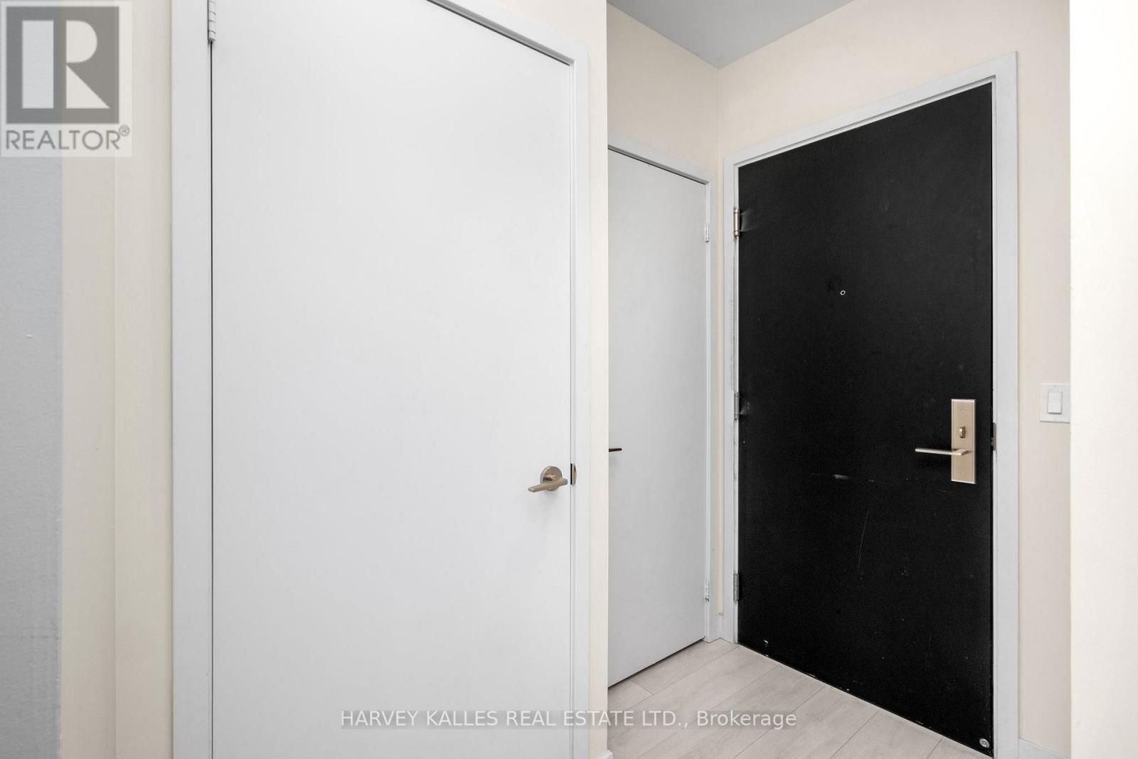 5807 - 8 EGLINTON AVENUE E, Toronto, Ontario