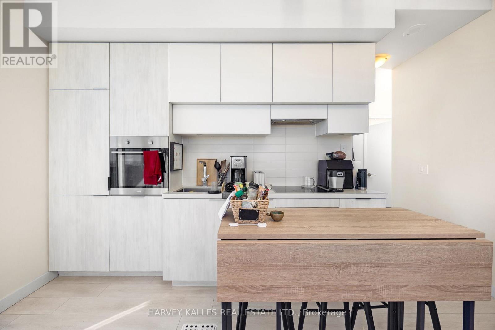 5807 - 8 Eglinton Avenue E, Toronto (Mount Pleasant West), Ontario  M4P 0C1 - Photo 3 - C12790416