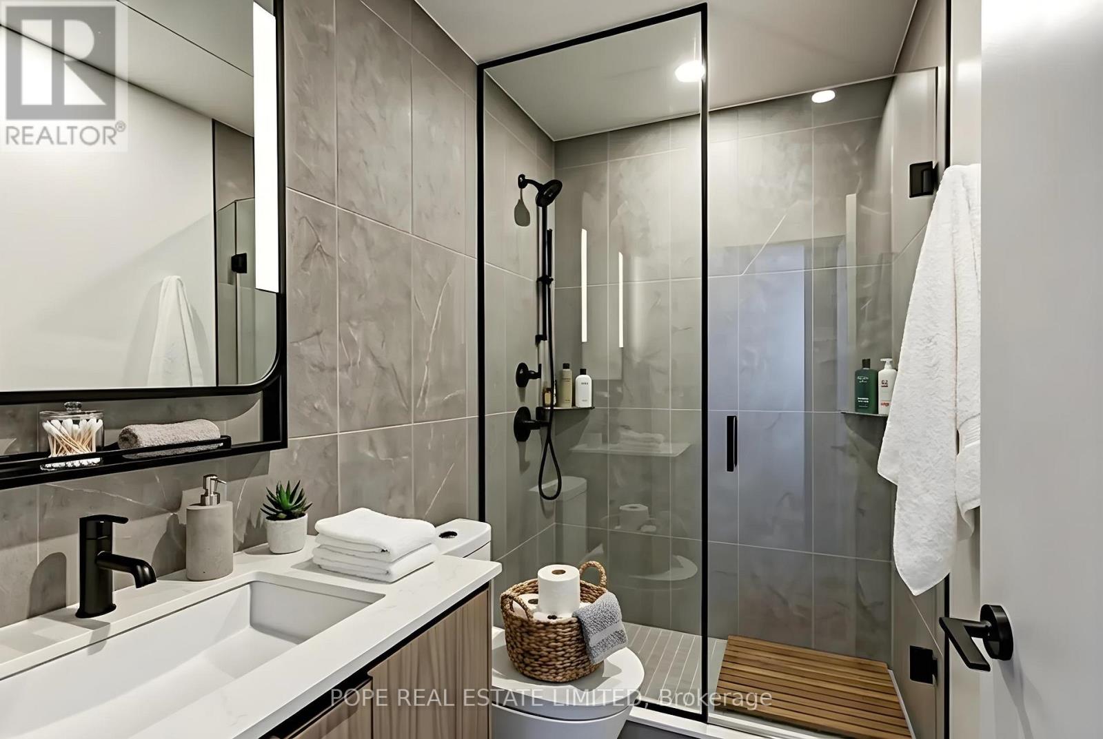 1601 - 1050 Eastern Avenue, Toronto (Greenwood-Coxwell), Ontario  M4L 0B7 - Photo 11 - E12790394