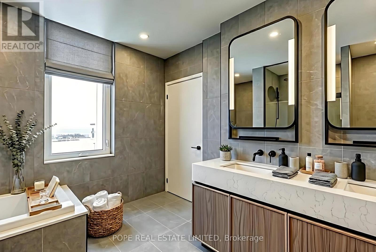 1601 - 1050 Eastern Avenue, Toronto (Greenwood-Coxwell), Ontario  M4L 0B7 - Photo 8 - E12790394