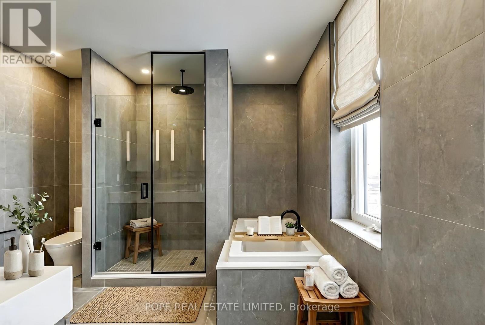 1601 - 1050 Eastern Avenue, Toronto (Greenwood-Coxwell), Ontario  M4L 0B7 - Photo 9 - E12790394