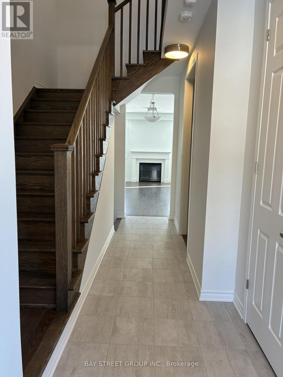 9 Moss Drive E, Markham, Ontario  L6C 3S8 - Photo 8 - N12790406