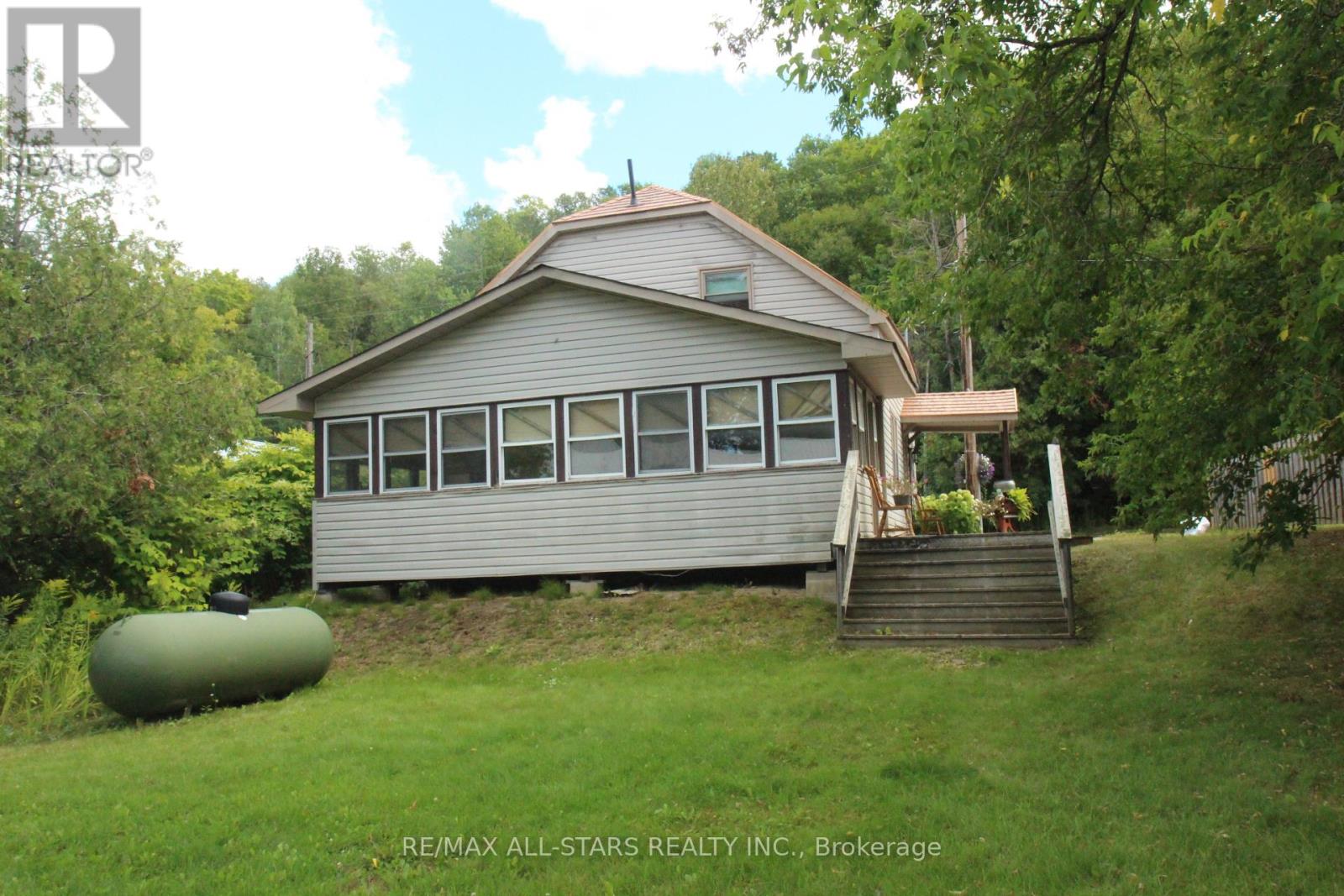 77 Bobcaygeon Road, Minden Hills, Ontario  K0M 2K0 - Photo 4 - X12373324