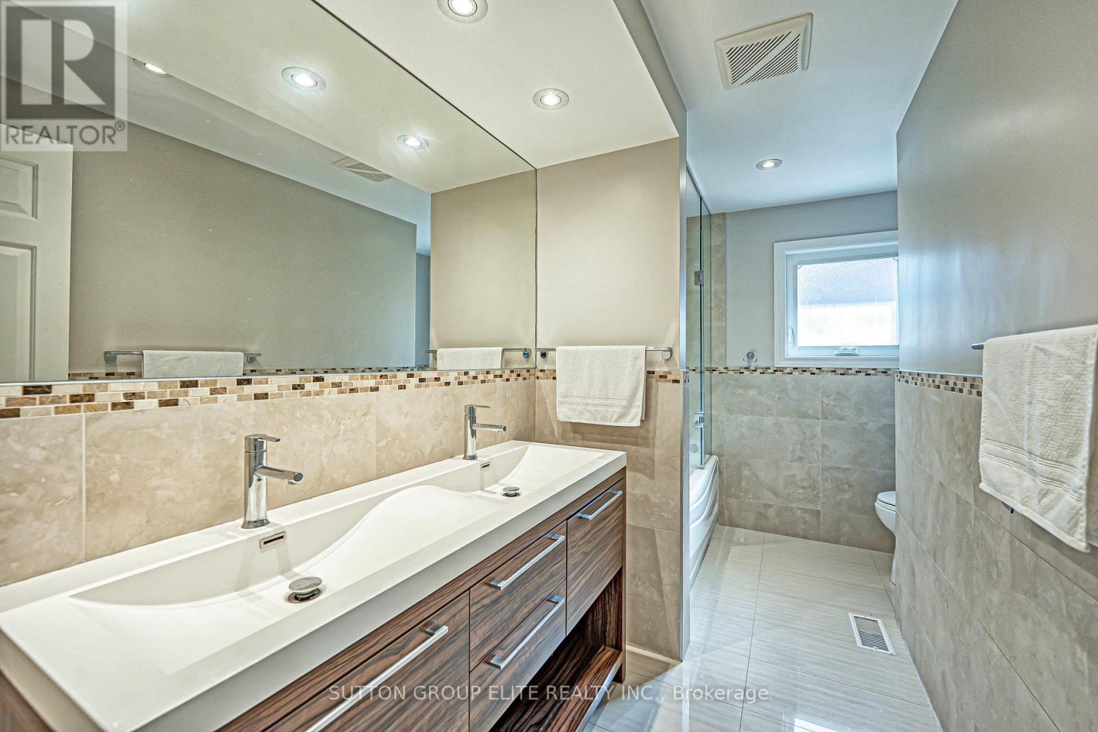 298 Fredericksburg Court, Mississauga, Ontario  L4Z 2T2 - Photo 30 - W12790396