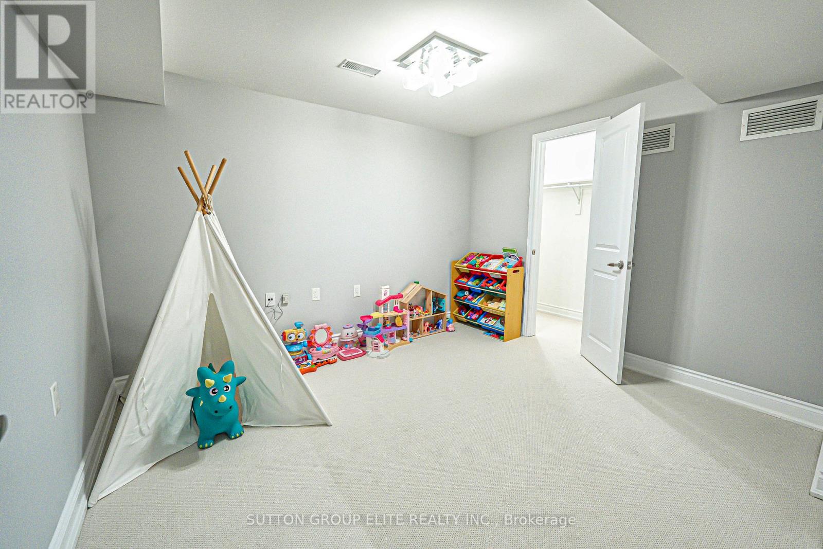 298 Fredericksburg Court, Mississauga, Ontario  L4Z 2T2 - Photo 38 - W12790396