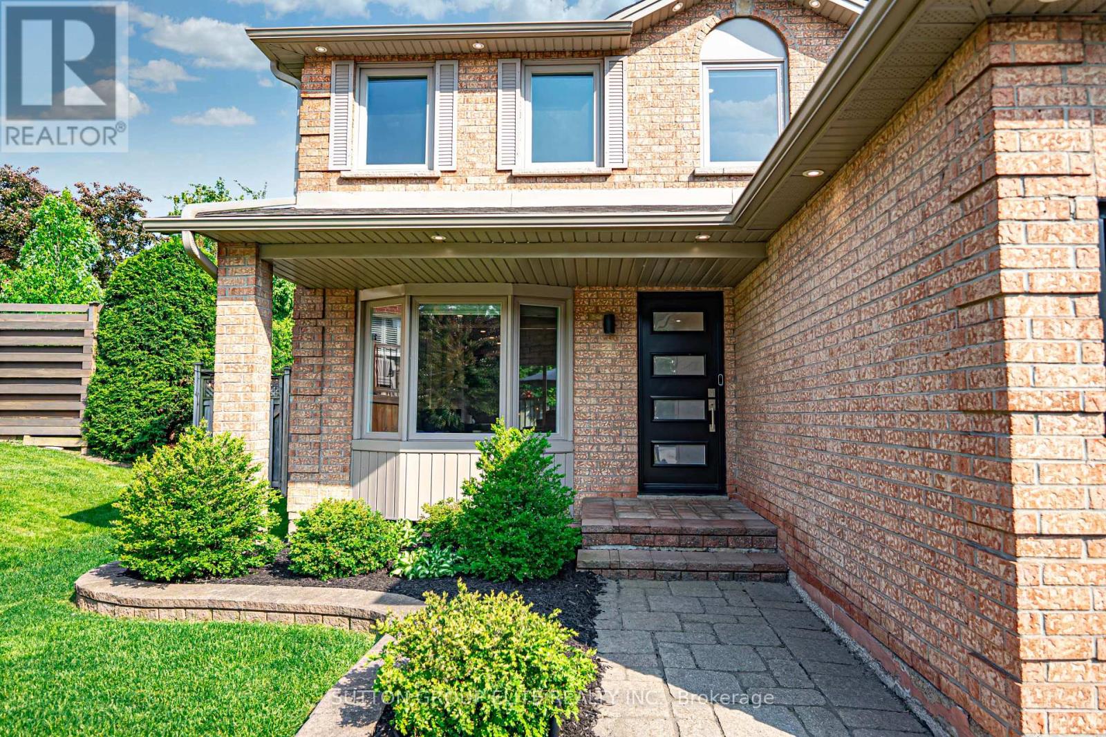 298 Fredericksburg Court, Mississauga, Ontario  L4Z 2T2 - Photo 4 - W12790396