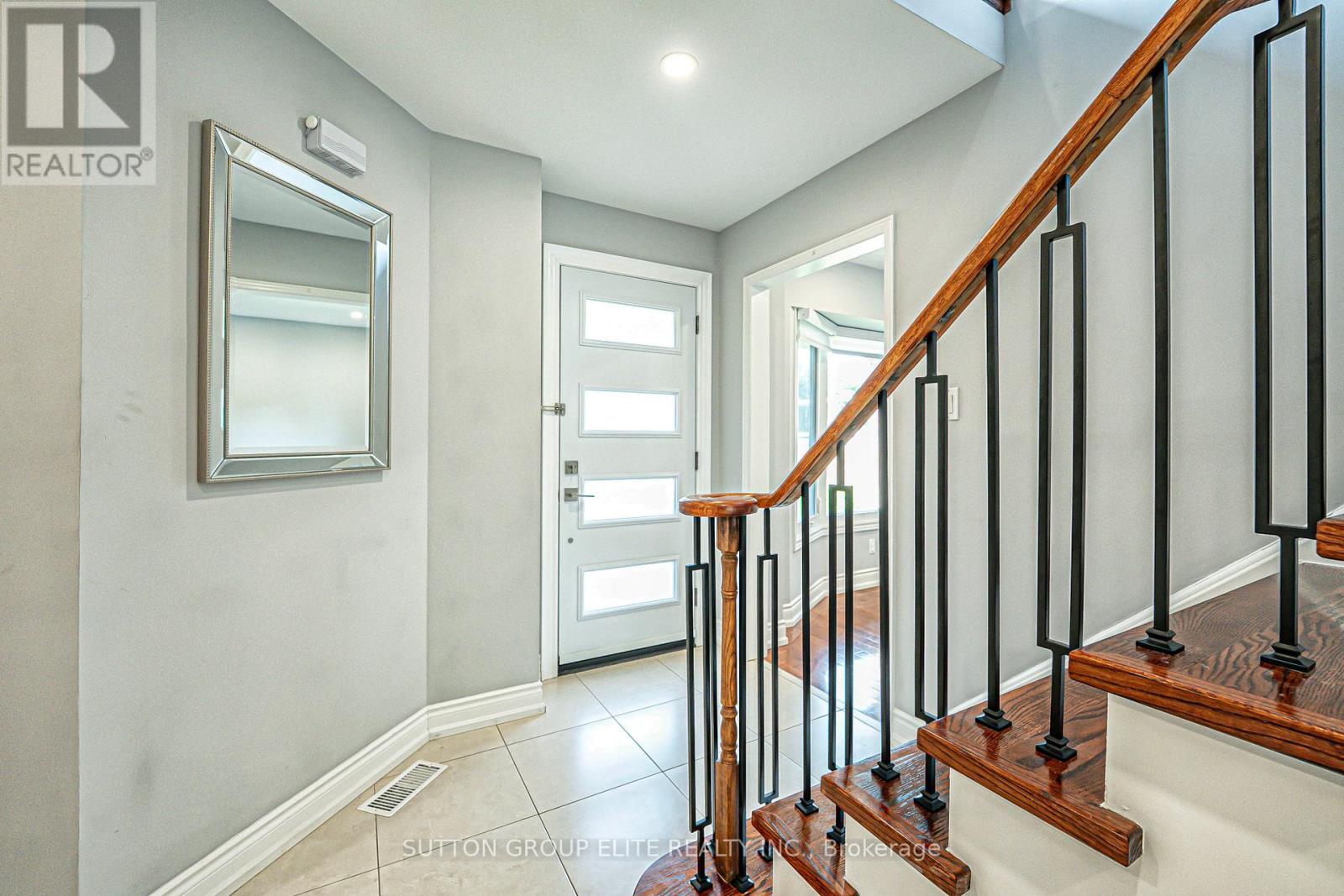 298 Fredericksburg Court, Mississauga, Ontario  L4Z 2T2 - Photo 5 - W12790396