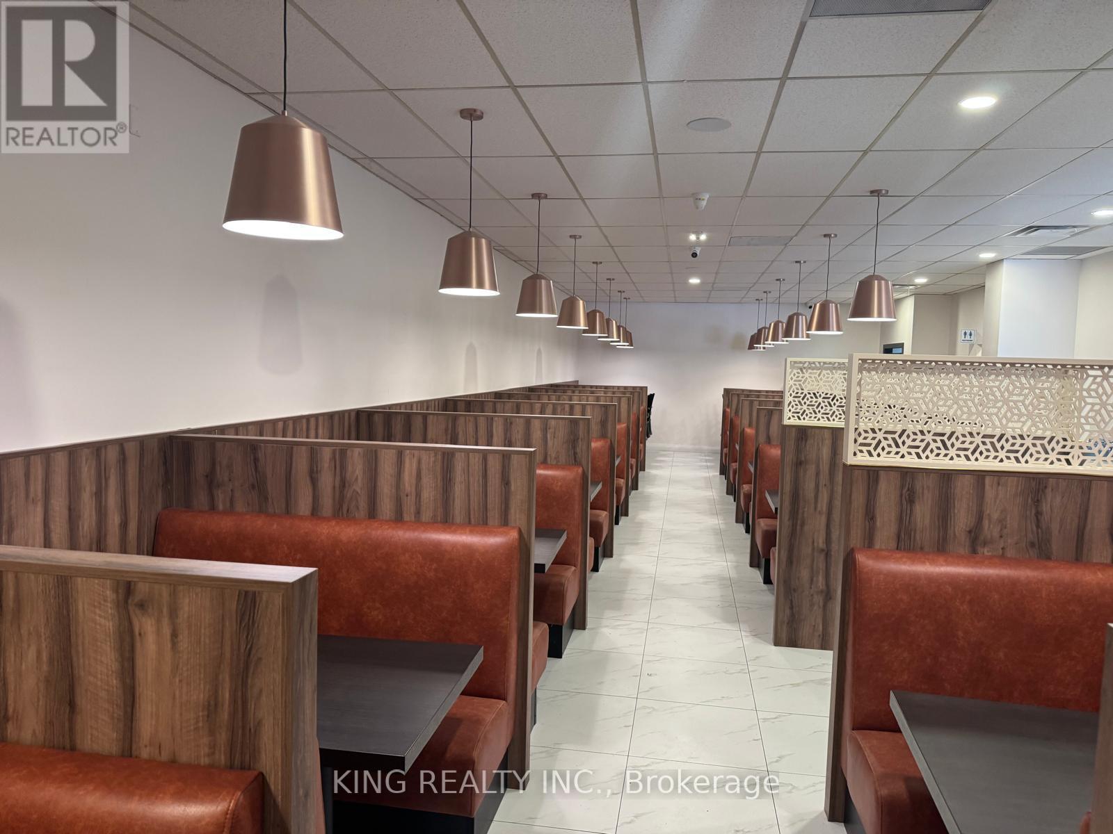 36 Avondale Boulevard, Brampton (Avondale), Ontario  L6T 1H3 - Photo 2 - W12790400