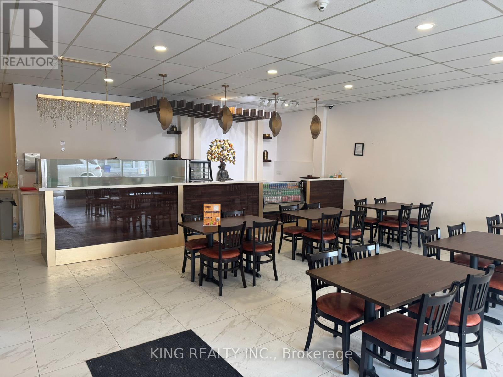 36 Avondale Boulevard, Brampton (Avondale), Ontario  L6T 1H3 - Photo 3 - W12790400