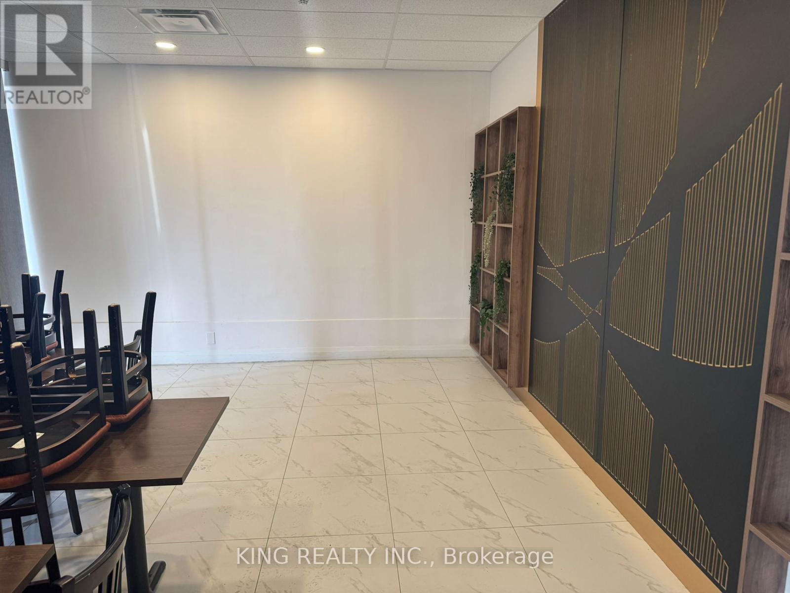 36 Avondale Boulevard, Brampton (Avondale), Ontario  L6T 1H3 - Photo 5 - W12790400