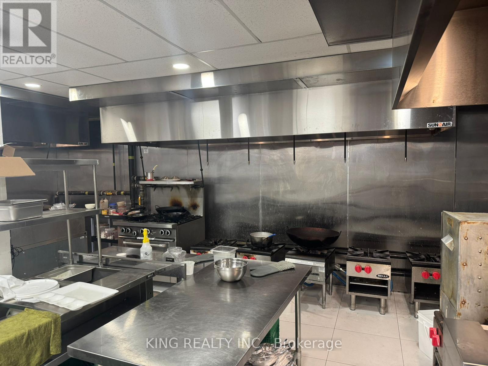 36 Avondale Boulevard, Brampton (Avondale), Ontario  L6T 1H3 - Photo 6 - W12790400