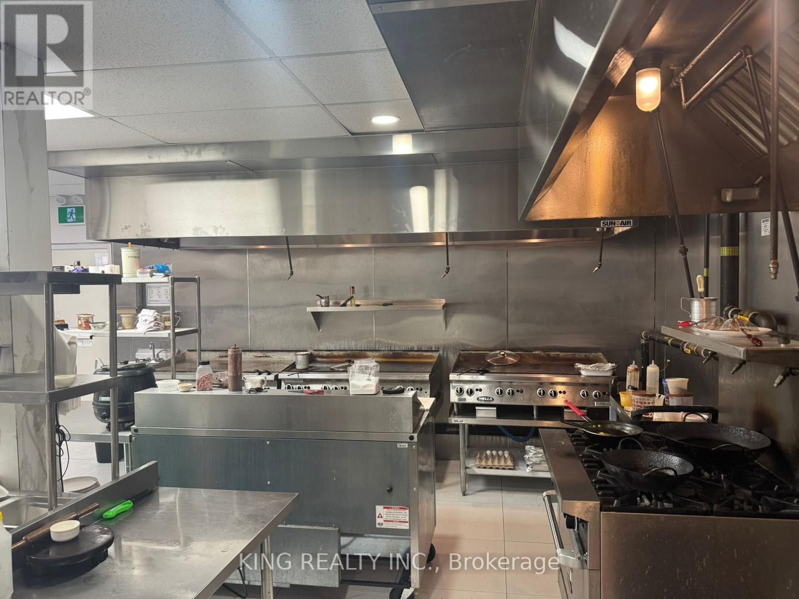 36 Avondale Boulevard, Brampton (Avondale), Ontario  L6T 1H3 - Photo 7 - W12790400