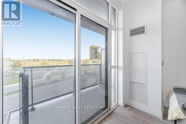 218 - 60 George Butchart Drive, Toronto, Ontario  M3K 0E1 - Photo 7 - W12790418