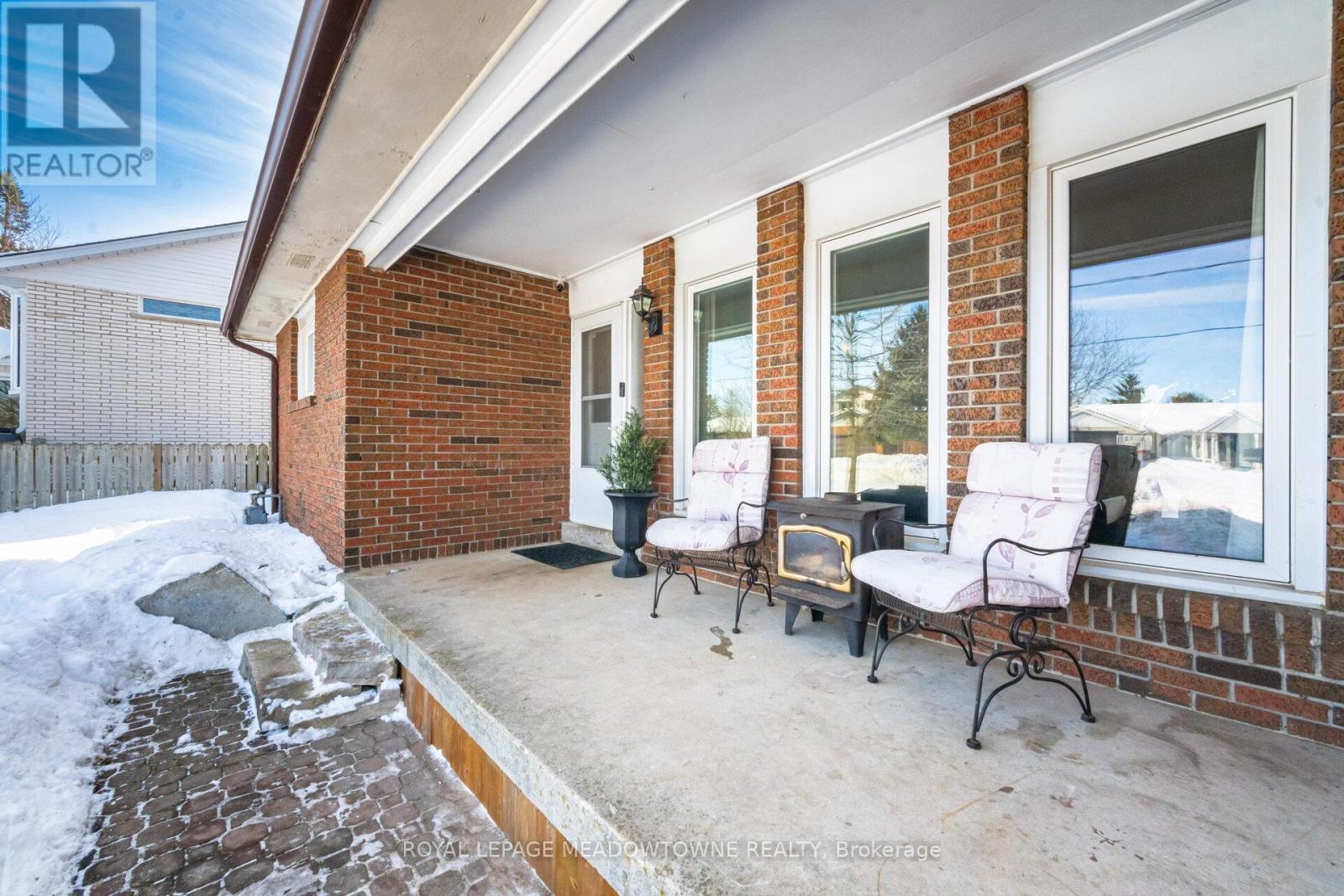 245 Queen Street, Guelph/eramosa (Rockwood), Ontario  N0B 2K0 - Photo 2 - X12790386