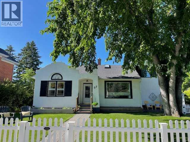 37 Elma Street W, Okotoks, Alberta  T1S 1J7 - Photo 2 - A2285867