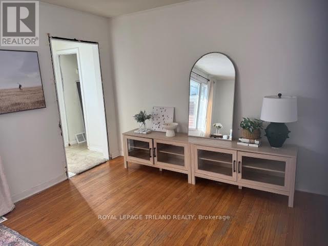 154 Ross Avenue, Thames Centre, Ontario  N0L 1G1 - Photo 4 - X12789404