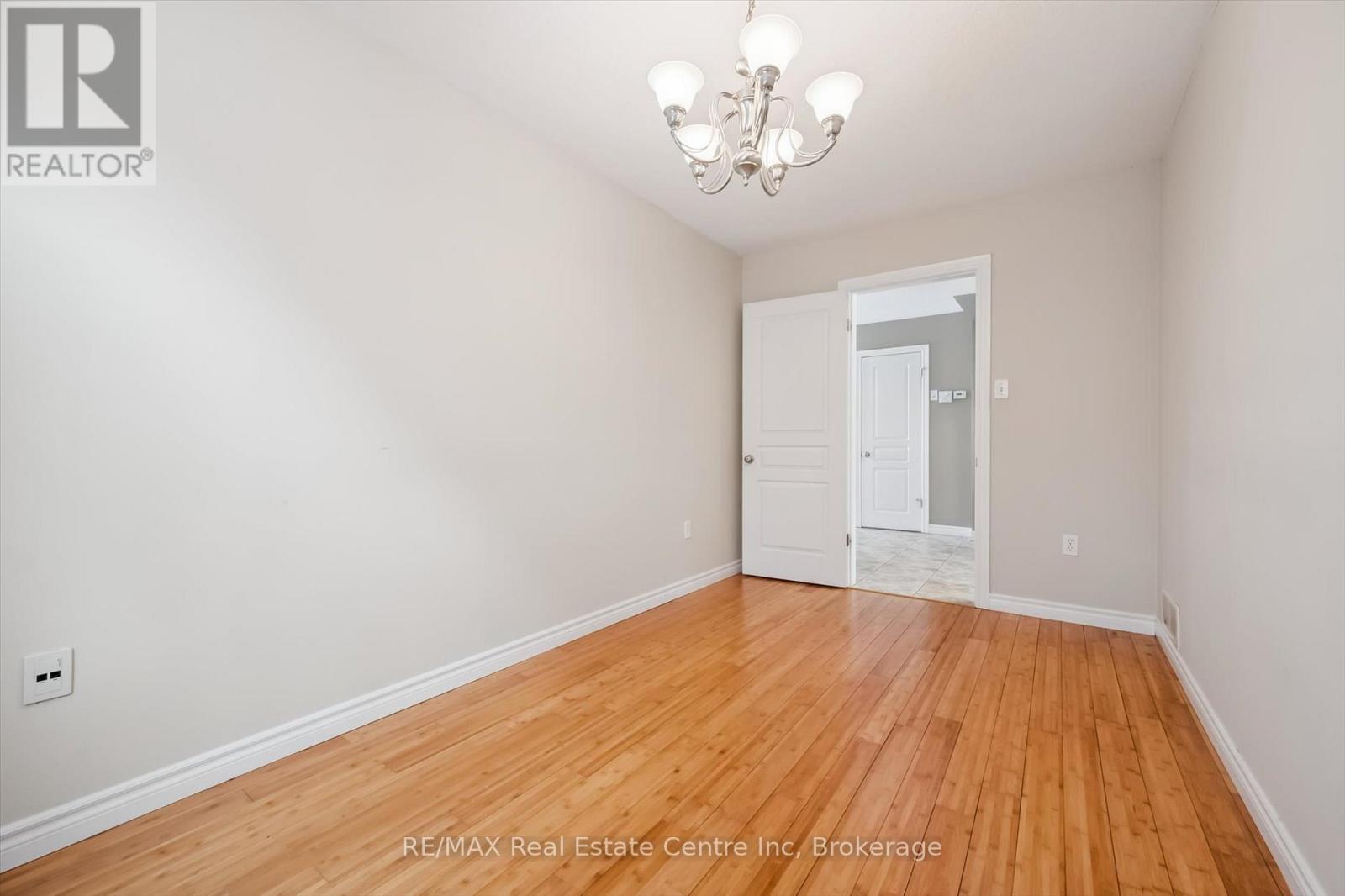 44 Dominion Drive, Guelph (Pineridge/westminster Woods), Ontario  N1L 0B4 - Photo 6 - X12739166