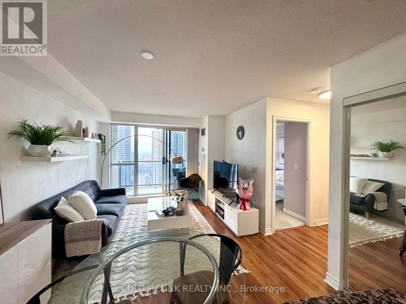 2209 - 5 Michael Power Place, Toronto (Islington-City Centre West), Ontario  M9A 0A3 - Photo 3 - W12671238