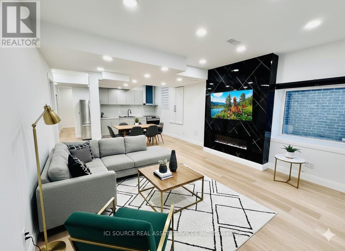 2 - 3186 Hines Drive, Oakville, Ontario  L6M 0Z9 - Photo 2 - W12790438