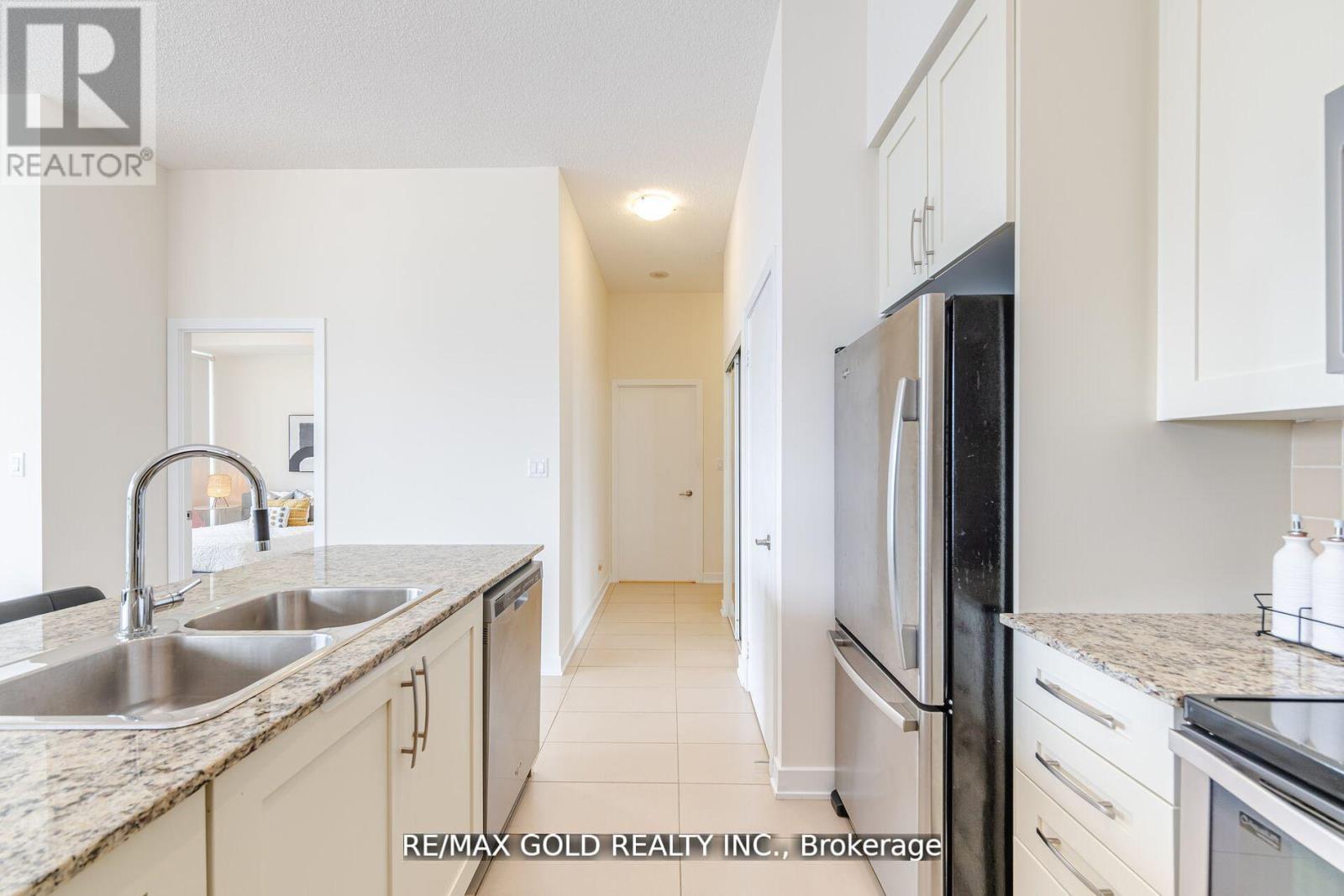 607 - 4070 Confederation Parkway, Mississauga, Ontario  L5B 0E9 - Photo 4 - W12790444