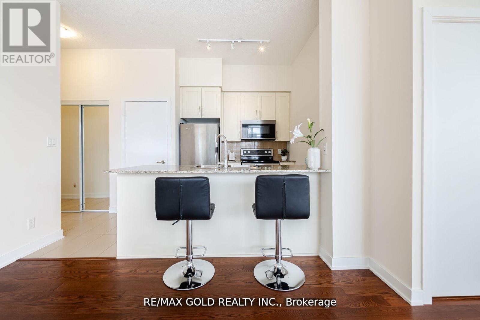 607 - 4070 Confederation Parkway, Mississauga, Ontario  L5B 0E9 - Photo 5 - W12790444