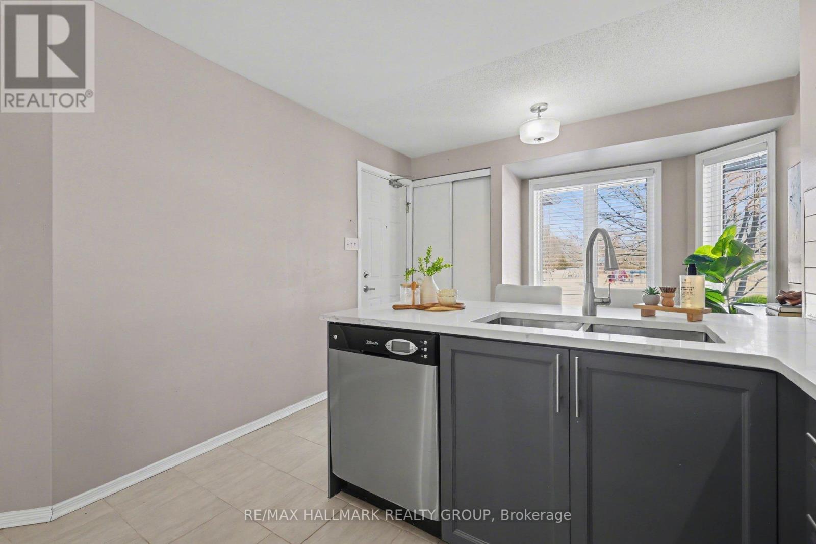 275 Aquaview Drive, Ottawa, Ontario  K4A 0B5 - Photo 5 - X12563318