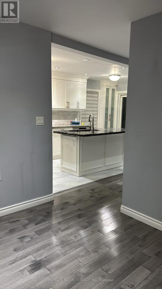 154 Broomlands Drive, Vaughan, Ontario  L6A 2K3 - Photo 4 - N12790010