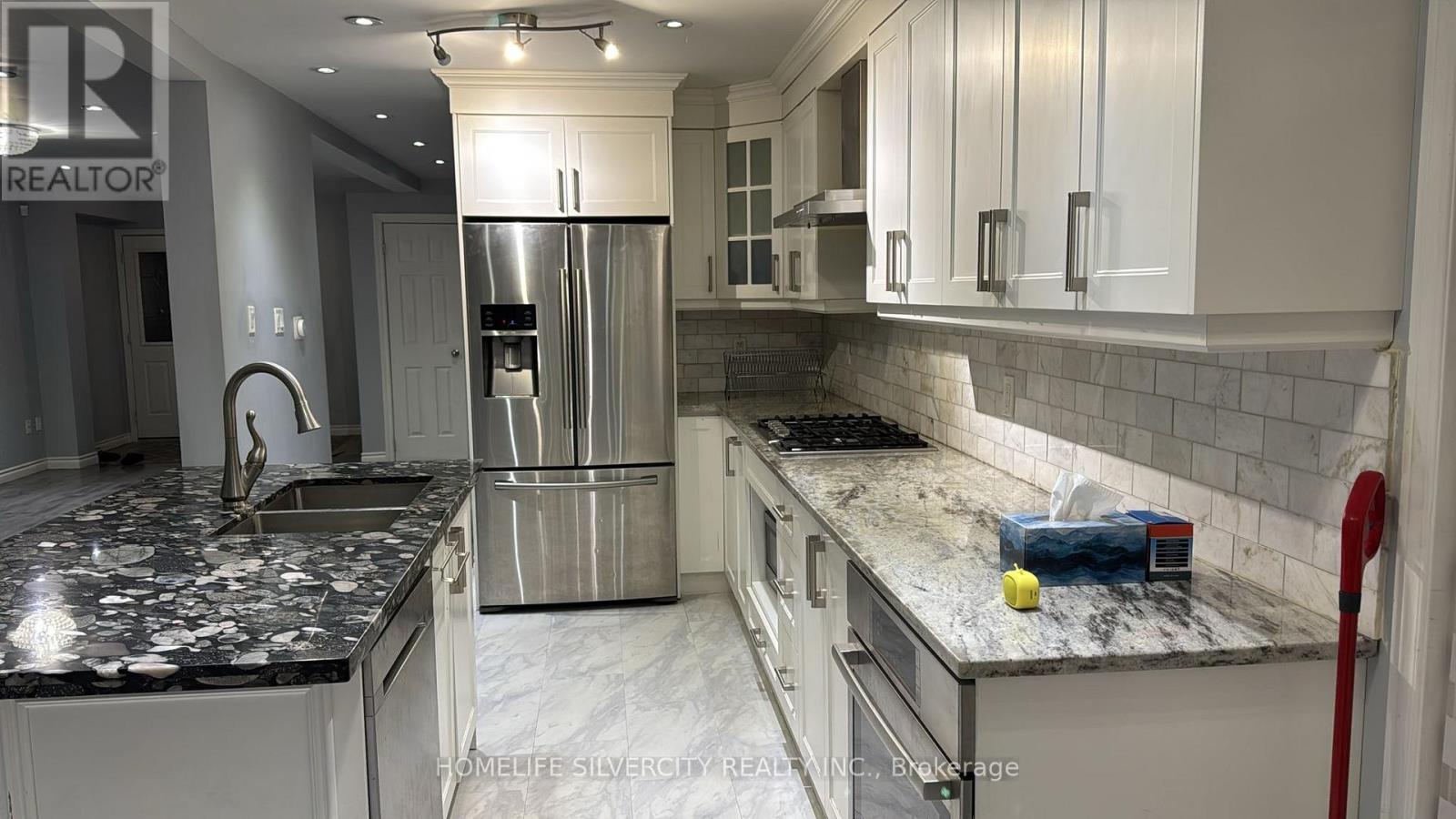 154 Broomlands Drive, Vaughan, Ontario  L6A 2K3 - Photo 2 - N12790010