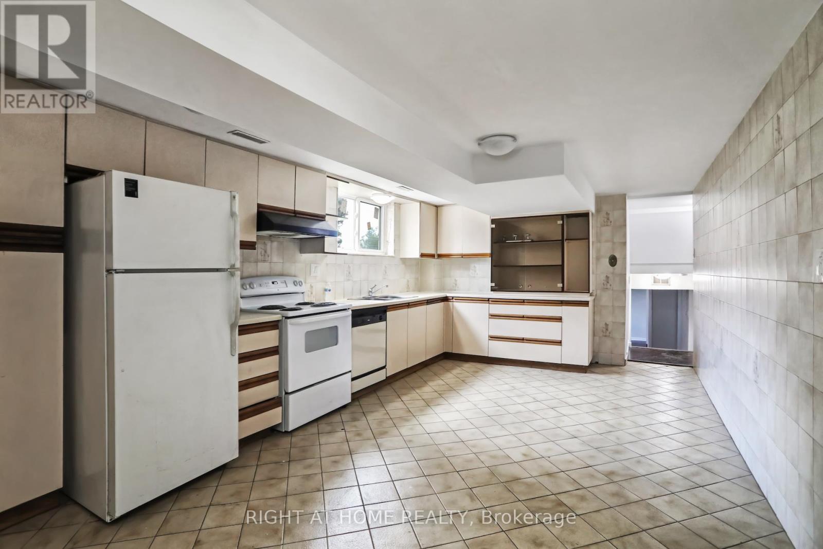 Lower - 16 Kingsdown Drive, Toronto, Ontario  M1K 3B8 - Photo 3 - E12790454