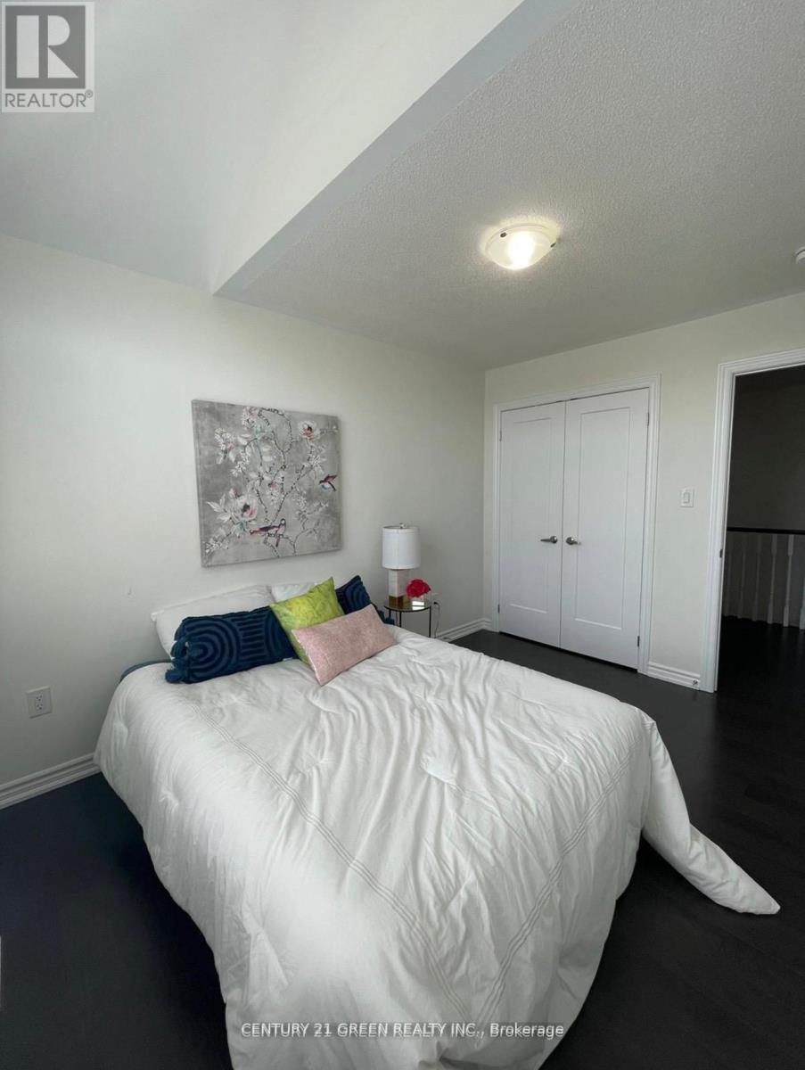 141 Barkerville Drive E, Whitby, Ontario  L1P 0L9 - Photo 11 - E12790478