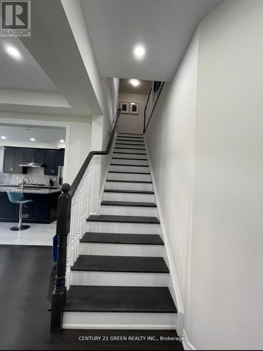 141 Barkerville Drive E, Whitby, Ontario  L1P 0L9 - Photo 6 - E12790478