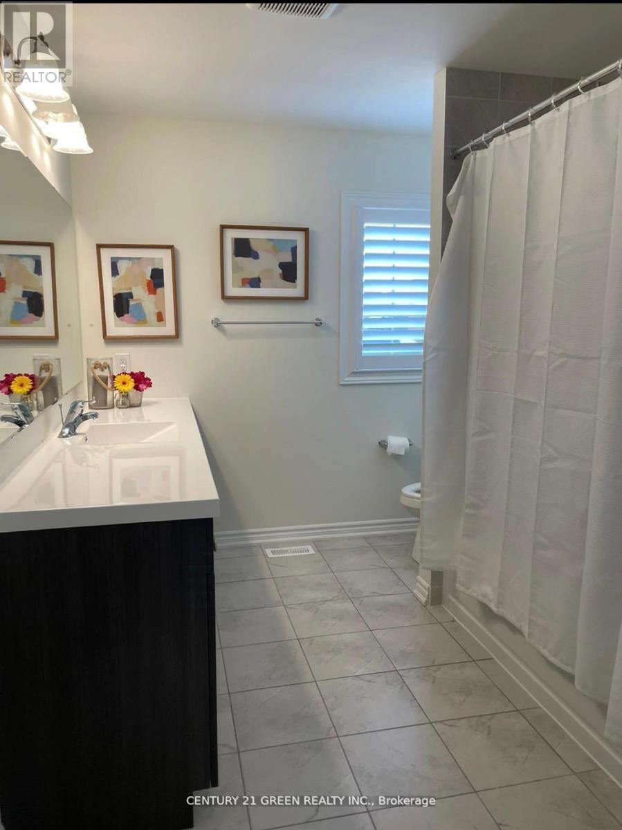 141 Barkerville Drive E, Whitby, Ontario  L1P 0L9 - Photo 9 - E12790478