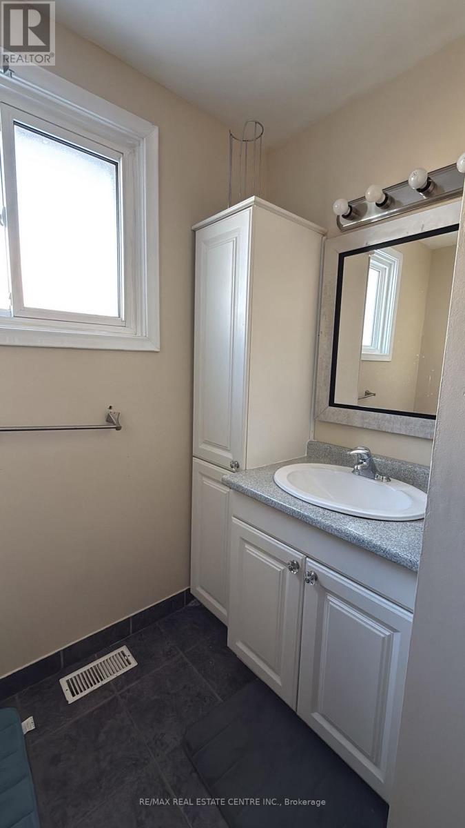 55 Yorkdale Crescent, Hamilton, Ontario  L8J 1E4 - Photo 7 - X12790466