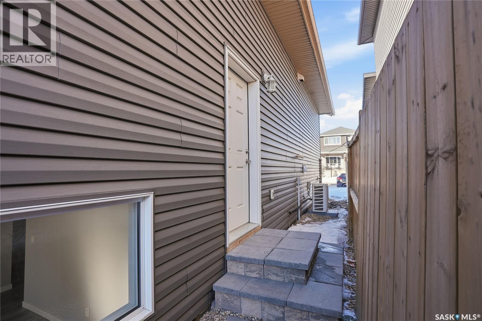 430 Boykowich Street, Saskatoon, Saskatchewan  S7W 0S6 - Photo 2 - SK028573