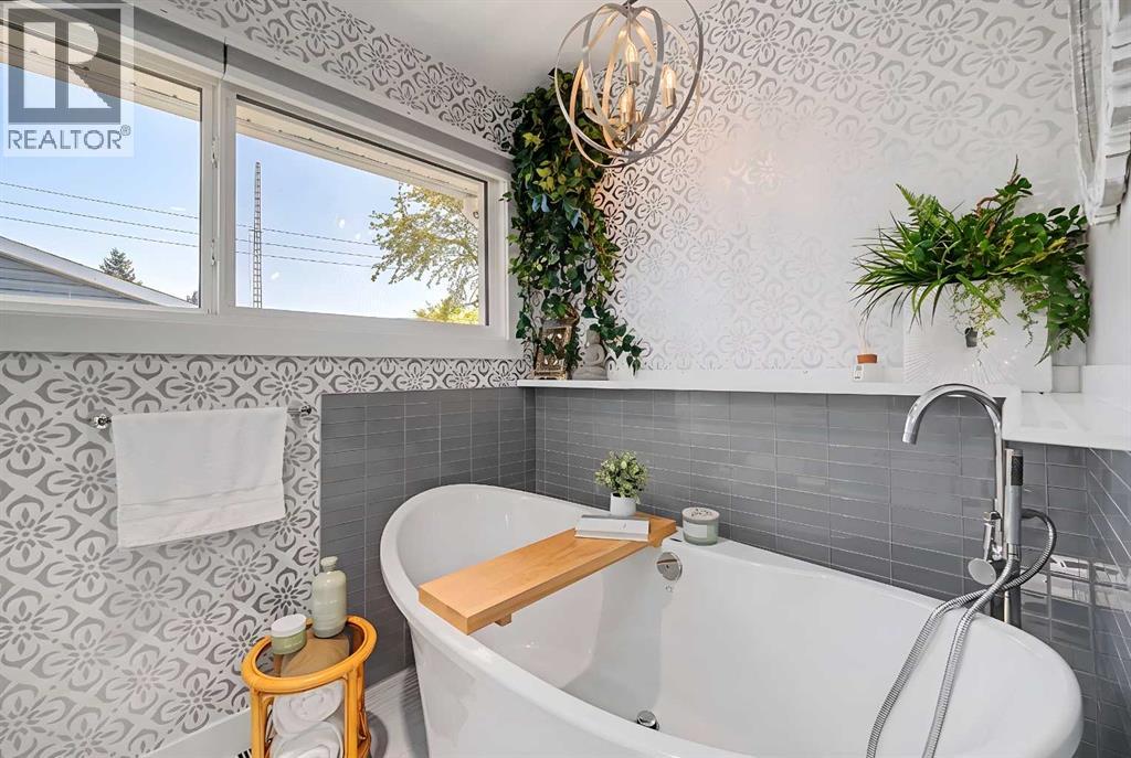 32 Sinclair Crescent Sw, Calgary, Alberta  T2W 0L7 - Photo 25 - A2284512