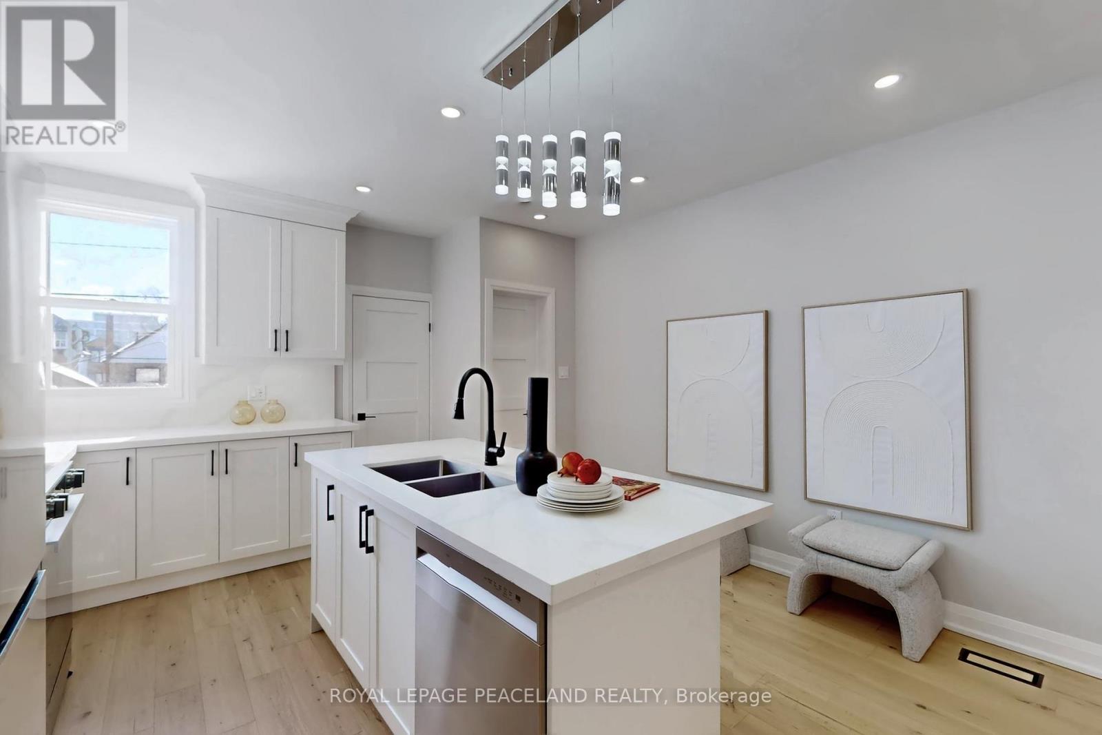 101 Marchmount Road, Toronto, Ontario  M6G 2B2 - Photo 11 - C12790504