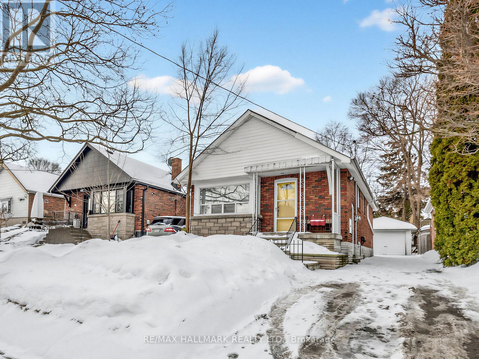 18 Roblin Avenue, Toronto, Ontario  M4C 3P8 - Photo 2 - E12790492