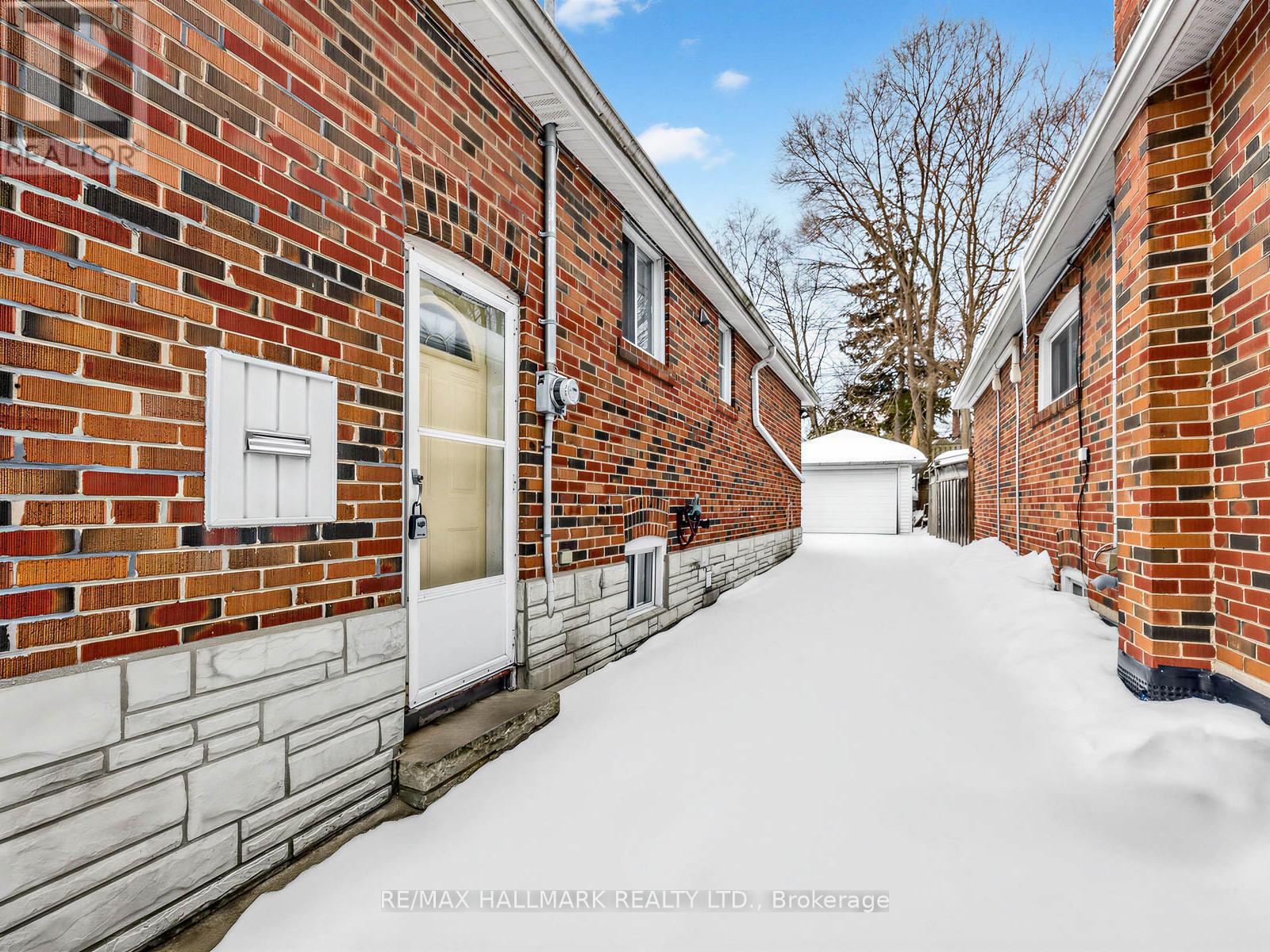 18 Roblin Avenue, Toronto, Ontario  M4C 3P8 - Photo 29 - E12790492