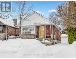 18 ROBLIN AVENUE, Toronto, Ontario