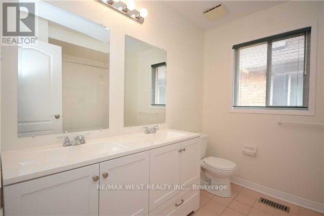 5758 Greensboro Drive, Mississauga, Ontario  L5M 5T8 - Photo 10 - W12790490