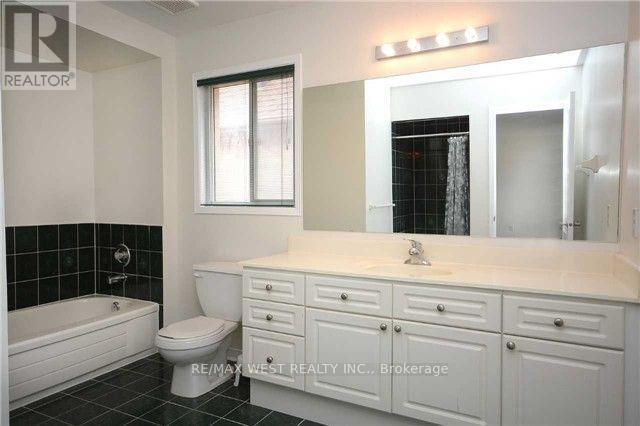 5758 Greensboro Drive, Mississauga, Ontario  L5M 5T8 - Photo 11 - W12790490