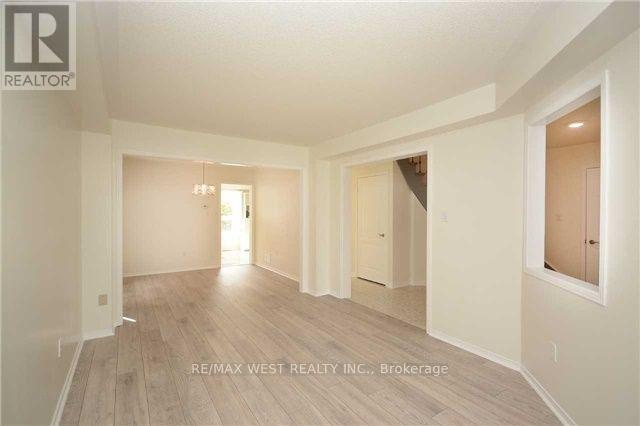 5758 Greensboro Drive, Mississauga, Ontario  L5M 5T8 - Photo 12 - W12790490