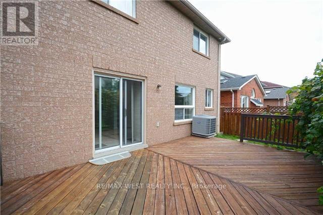 5758 Greensboro Drive, Mississauga, Ontario  L5M 5T8 - Photo 18 - W12790490