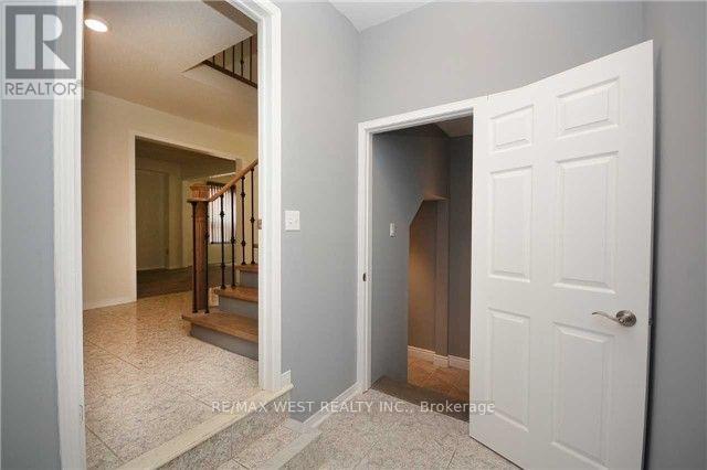 5758 Greensboro Drive, Mississauga, Ontario  L5M 5T8 - Photo 26 - W12790490