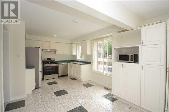 5758 Greensboro Drive, Mississauga, Ontario  L5M 5T8 - Photo 5 - W12790490